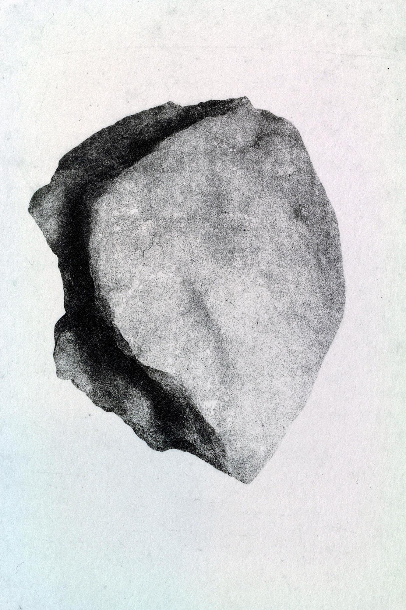 Gravure originale minimaliste The Pebble II par Clément Scarpi, estampe d'art contemporain représentant un galet.