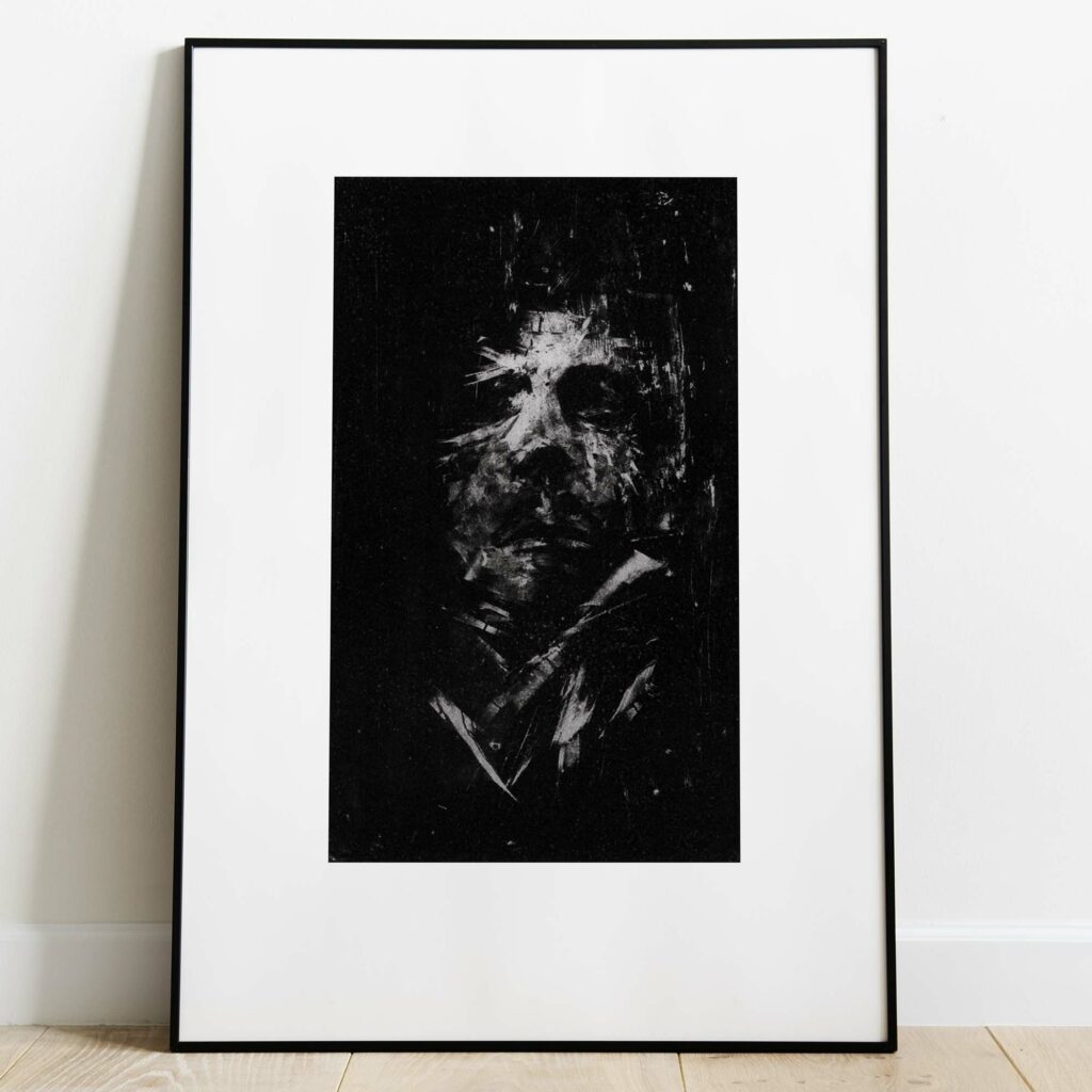 Gravure expressionniste en noir et blanc "Portrait" dans un grand cadre noir fin avec un passe-partout blanc, posée au sol sur un parquet clair contre un mur blanc.