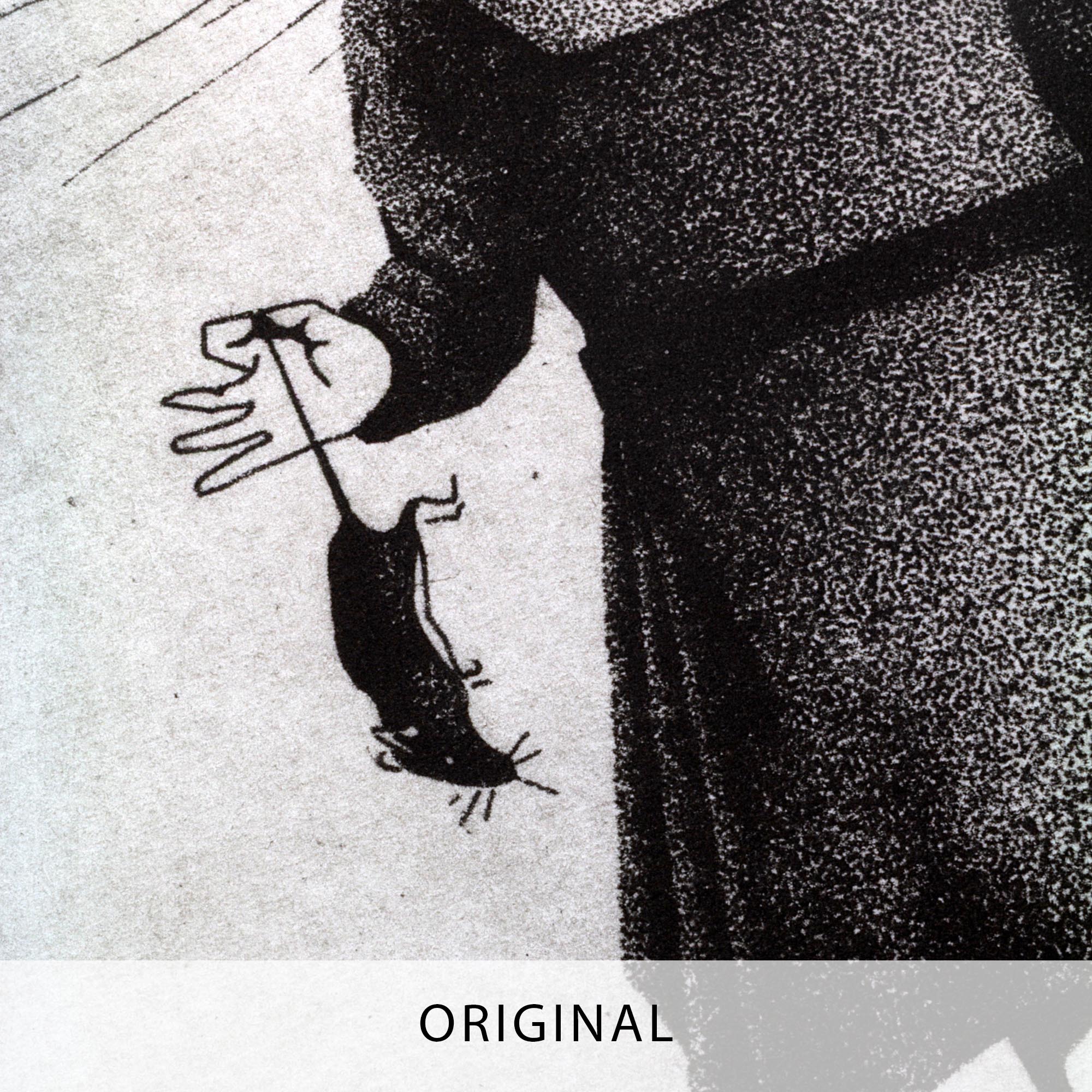 Gravure originale à l'eau-forte « Le Chat » par Clément Scarpi. Illustration surréaliste en noir et blanc d'un personnage anthropomorphe à tête de chat portant une robe et tenant une souris. Tirage d'art limité et signé, présenté dans un cadre noir moderne.
