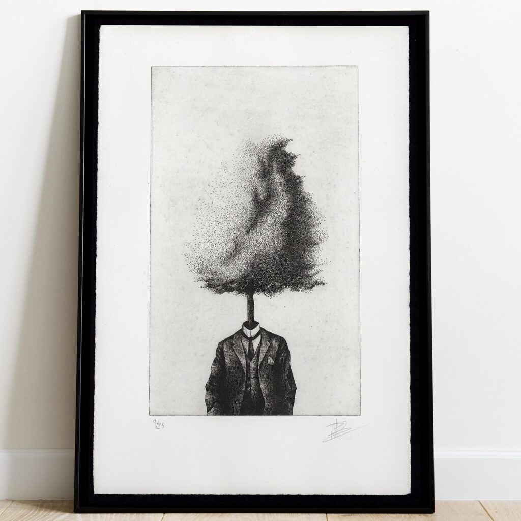 Gravure photopolymère originale The Treehead par Clément Scarpi, estampe surréaliste d'un homme en costume avec une tête d'arbre.