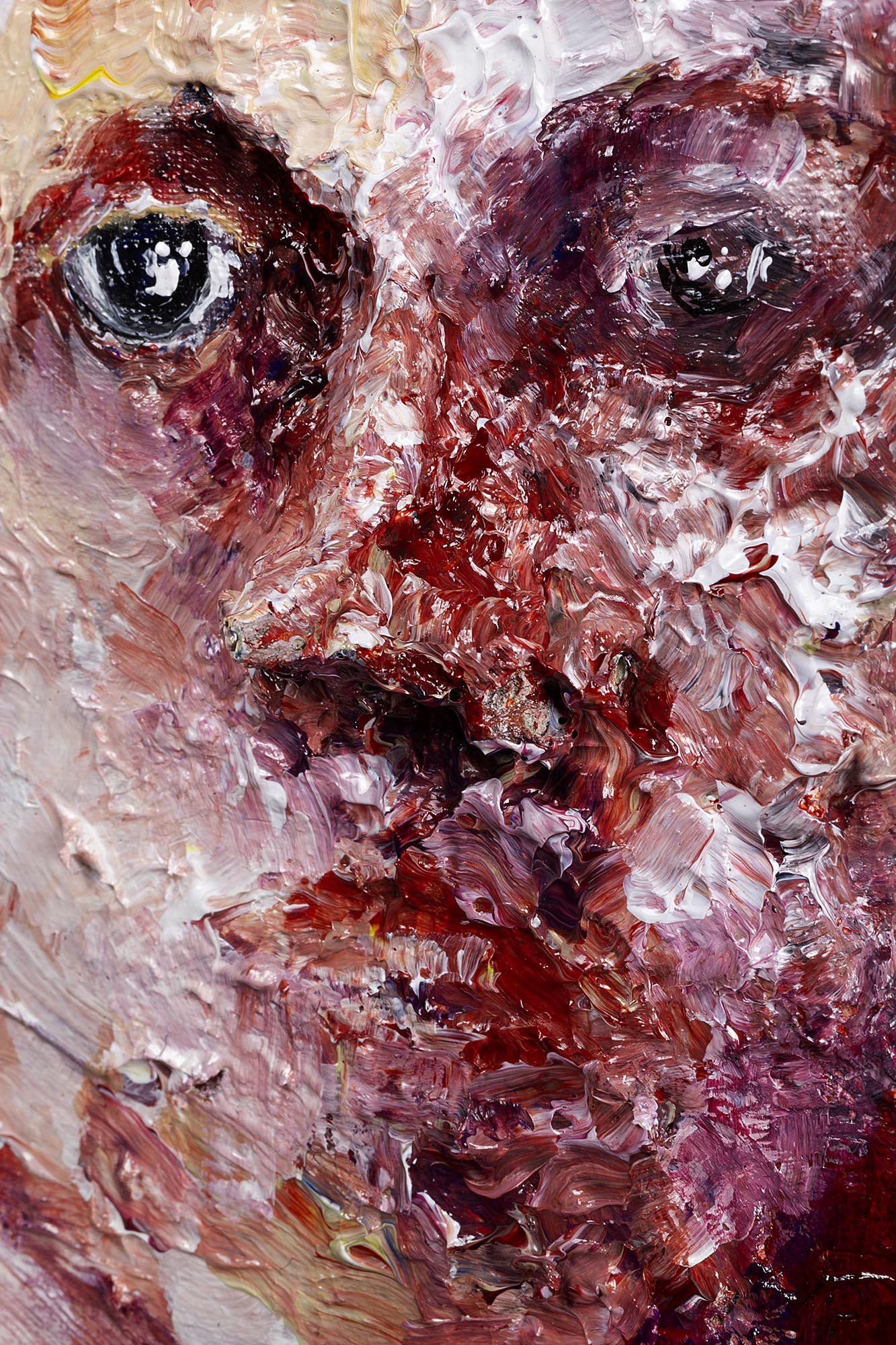 Peinture acrylique intitulée Portrait XX par l'artiste Clément Scarpi, représentant de face un homme en costume sombre et chemise blanche sur un fond rouge vif texturé, avec un visage fragmenté aux coups de pinceau épais et expressionnistes
