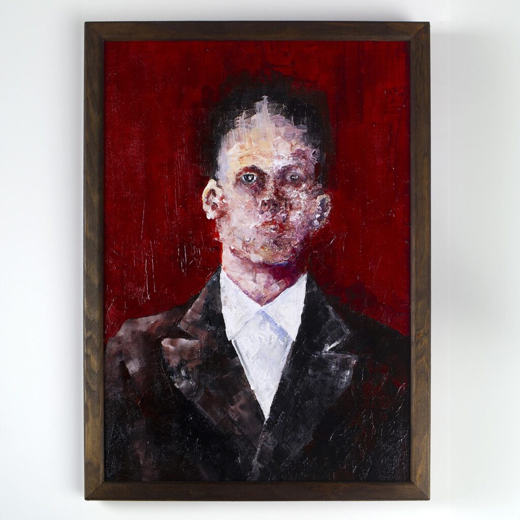 Peinture acrylique intitulée Portrait XX par l'artiste Clément Scarpi, représentant de face un homme en costume sombre et chemise blanche sur un fond rouge vif texturé, avec un visage fragmenté aux coups de pinceau épais et expressionnistes