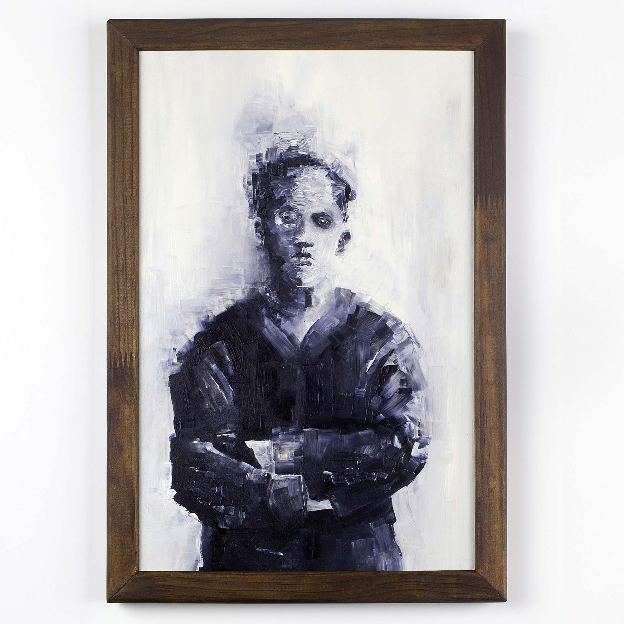 Peinture originale « The sailor (Le marin) » par l'artiste Clément Scarpi. Portrait expressif d'un jeune marin en uniforme sombre aux bras croisés, réalisé avec des touches de pinceau épaisses et dynamiques. Tableau présenté dans un cadre en bois marron rustique.