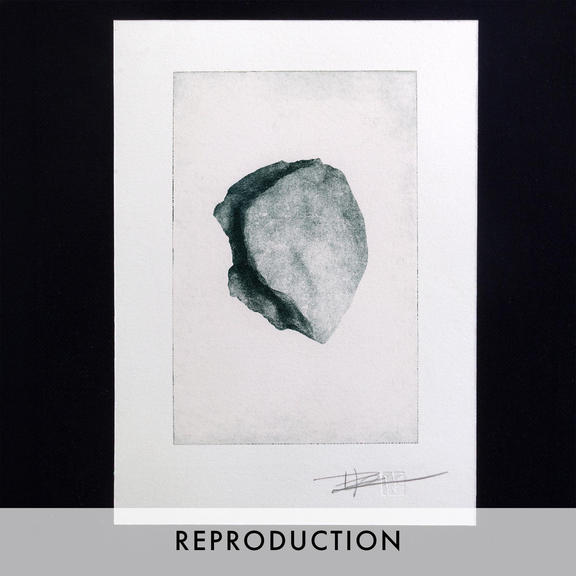 Gravure originale minimaliste The Pebble II par Clément Scarpi, estampe d'art contemporain représentant un galet.