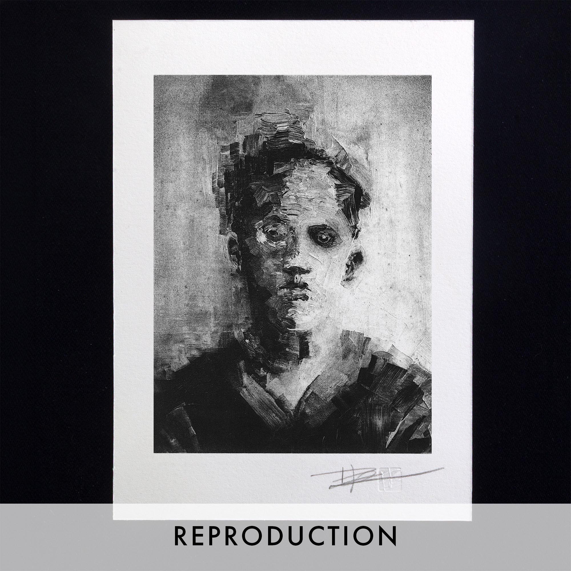 Gravure originale en noir et blanc intitulée Portrait V par l'artiste Clément Scarpi, représentant le visage mélancolique et fragmenté d'un jeune homme de face au regard sombre, présentée sous cadre noir.