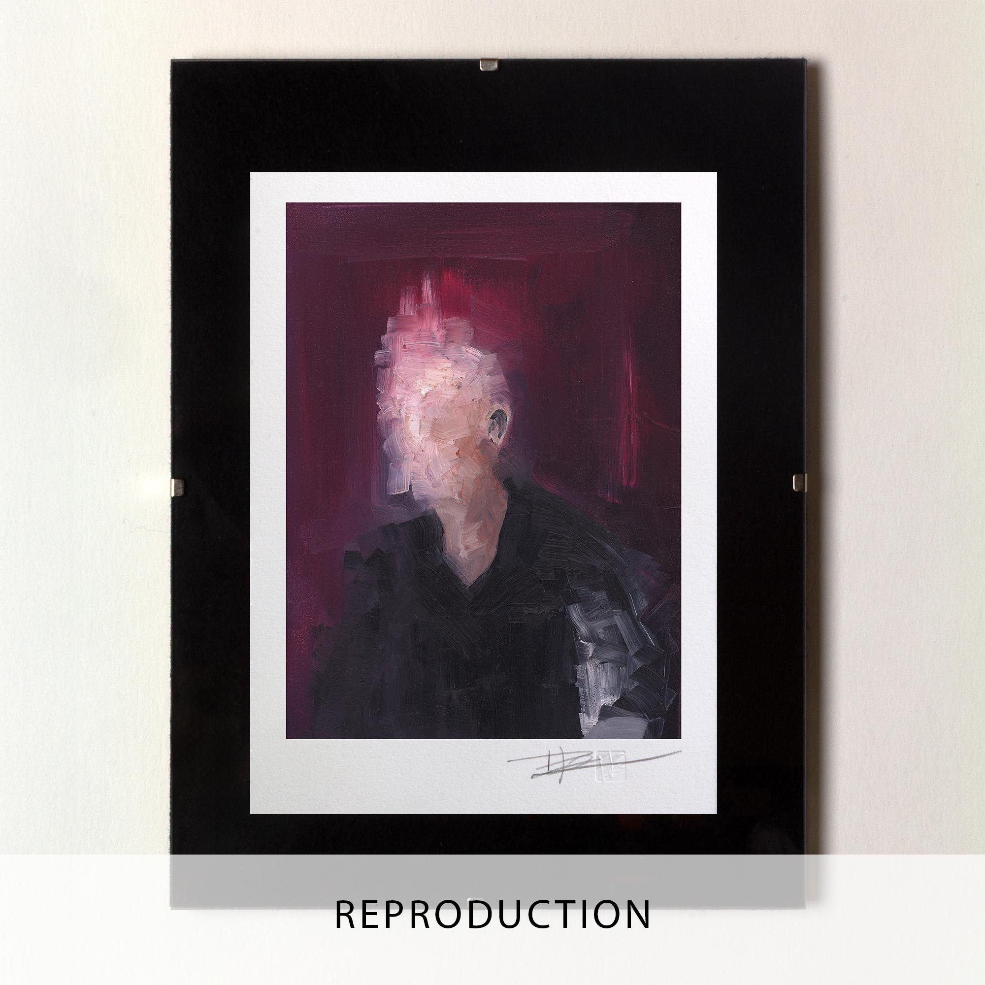 Peinture à l'huile originale "Portrait XXIV". L'œuvre montre un personnage de trois-quarts vêtu de noir sur un fond texturé aubergine et pourpre. Le visage et le sommet du crâne sont effacés et déconstruits par de larges touches de peinture en relief (empâtement) de couleur crème et rose chair, évoquant la fragmentation ou le mouvement. Seule une oreille reste esquissée. La toile est mise en valeur par un cadre rectangulaire en bois teinté marron avec des veines apparentes, le tout photographié sur un fond noir uni.