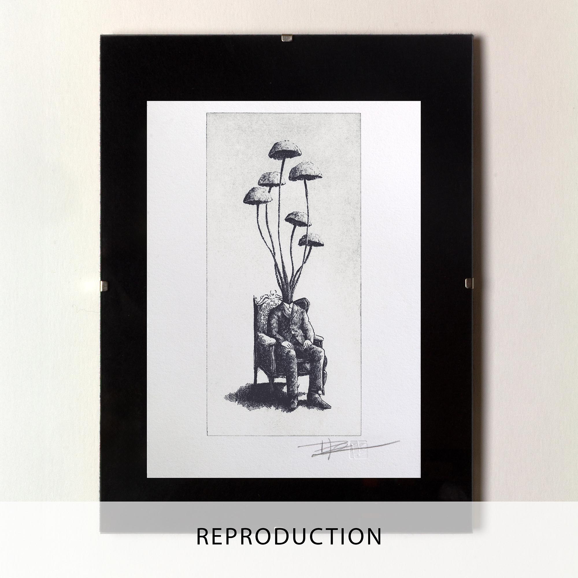 Gravure surréaliste "Mushroomhead III" sur papier d'art blanc aux bords frangés, représentant un homme assis dans un fauteuil avec un bouquet de longs champignons à la place de la tête, signée et numérotée "1/50" au crayon dans la marge inférieure.
